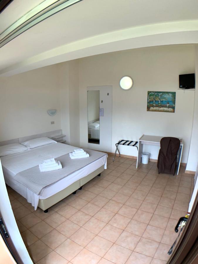 Hotel Sorriso Brenzone sul Garda Dış mekan fotoğraf