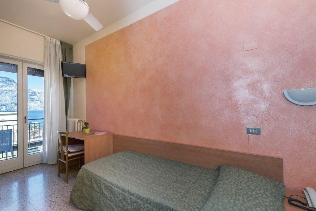 Hotel Sorriso Brenzone sul Garda Dış mekan fotoğraf