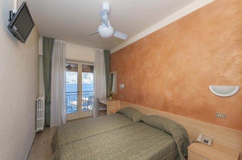 Hotel Sorriso Brenzone sul Garda Dış mekan fotoğraf