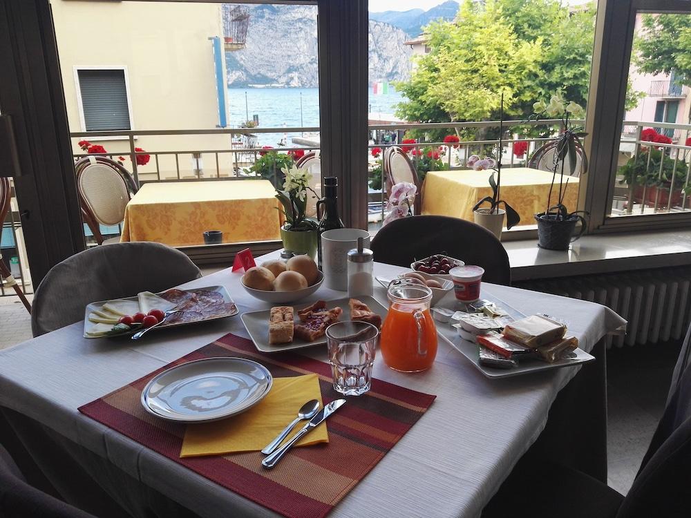 Hotel Sorriso Brenzone sul Garda Dış mekan fotoğraf