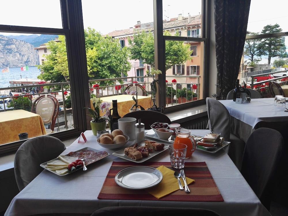 Hotel Sorriso Brenzone sul Garda Dış mekan fotoğraf