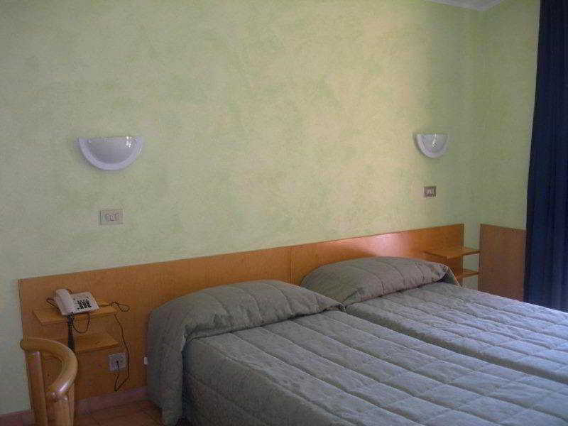 Hotel Sorriso Brenzone sul Garda Dış mekan fotoğraf